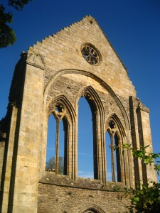 A Cistercian abbey near Llangollen that became a sanctuary for many poets during the fifteenth century. 